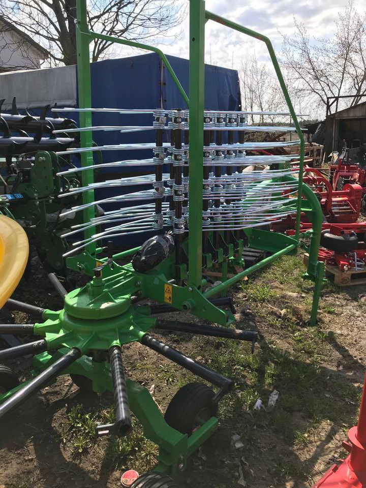 Inter-Tech rotary rake 4,2m - آلة تيبيس العشب/ آلة جمع العشب: صورة 5 Inter-Tech rotary rake 4,2m - آلة تيبيس العشب/ آلة جمع العشب: صورة 5