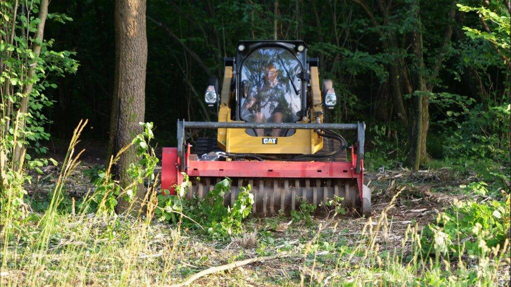 Kovaco 1.65 forestry mulcher for skid loaders - ماكينات قطع الحشائش الغابات: صورة 3 Kovaco 1.65 forestry mulcher for skid loaders - ماكينات قطع الحشائش الغابات: صورة 3