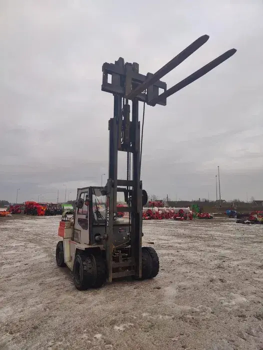 Nissan Jf05H60Pu - رافعة شوكية تعمل بالغاز: صورة 3 Nissan Jf05H60Pu - رافعة شوكية تعمل بالغاز: صورة 3