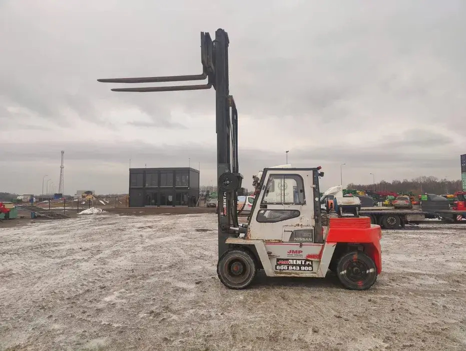 Nissan Jf05H60Pu - رافعة شوكية تعمل بالغاز: صورة 4 Nissan Jf05H60Pu - رافعة شوكية تعمل بالغاز: صورة 4