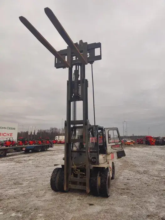 Nissan Jf05H60Pu - رافعة شوكية تعمل بالغاز: صورة 2 Nissan Jf05H60Pu - رافعة شوكية تعمل بالغاز: صورة 2