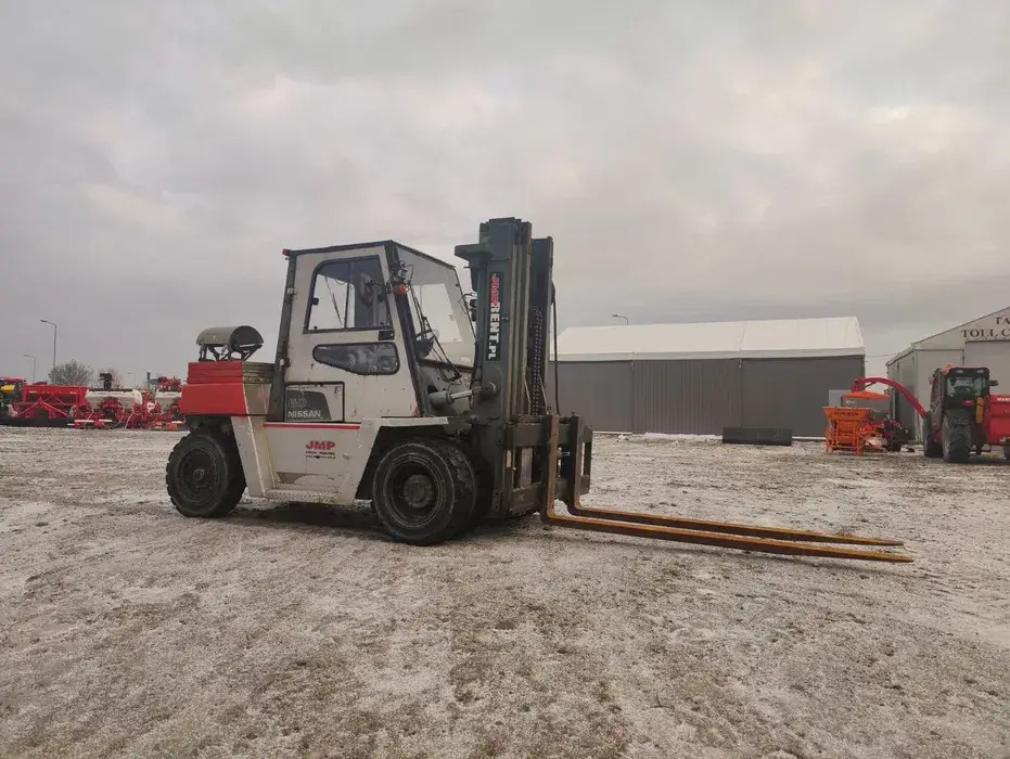 Nissan Jf05H60Pu - رافعة شوكية تعمل بالغاز: صورة 1 Nissan Jf05H60Pu - رافعة شوكية تعمل بالغاز: صورة 1