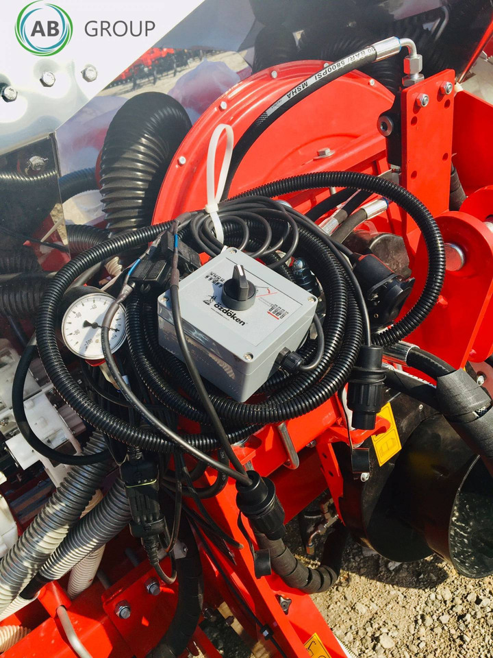 Ozdoken VPKT-DG8 eight-row pneumatic precision seeder with depth fertilization - آلة نثر البذور الدقيقة: صورة 2 Ozdoken VPKT-DG8 eight-row pneumatic precision seeder with depth fertilization - آلة نثر البذور الدقيقة: صورة 2