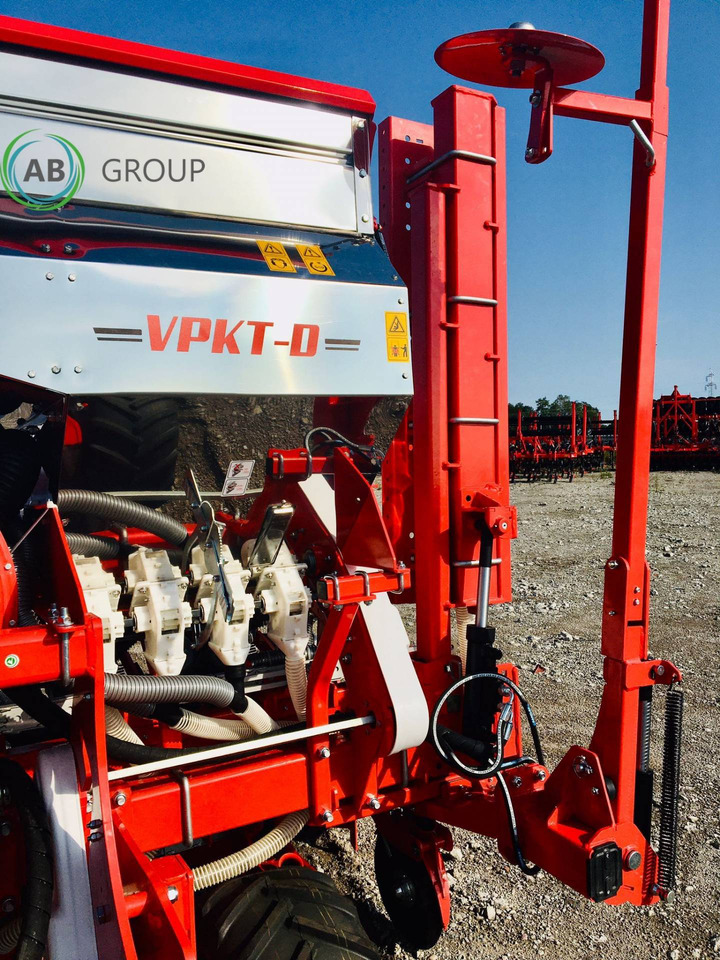Ozdoken VPKT-DG8 eight-row pneumatic precision seeder with depth fertilization - آلة نثر البذور الدقيقة: صورة 3 Ozdoken VPKT-DG8 eight-row pneumatic precision seeder with depth fertilization - آلة نثر البذور الدقيقة: صورة 3