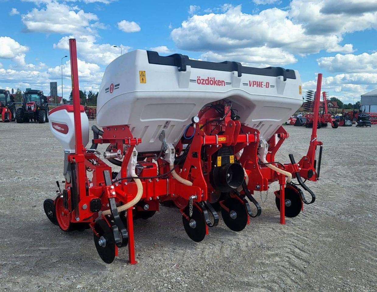 Ozdoken pneumatic precision planter VPHE-DG4 - on stock - آلة نثر البذور الدقيقة: صورة 1 Ozdoken pneumatic precision planter VPHE-DG4 - on stock - آلة نثر البذور الدقيقة: صورة 1