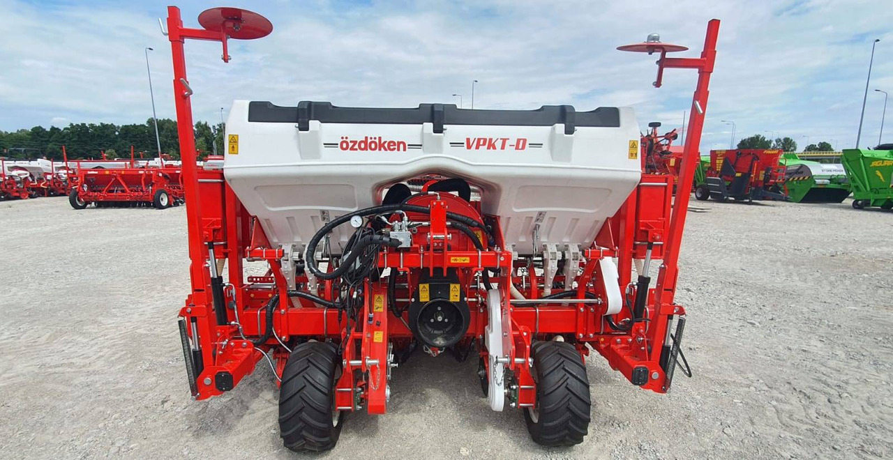 Ozdoken pneumatic precision seeder model VPKT-DG6 - on stock - آلة نثر البذور الدقيقة: صورة 3 Ozdoken pneumatic precision seeder model VPKT-DG6 - on stock - آلة نثر البذور الدقيقة: صورة 3
