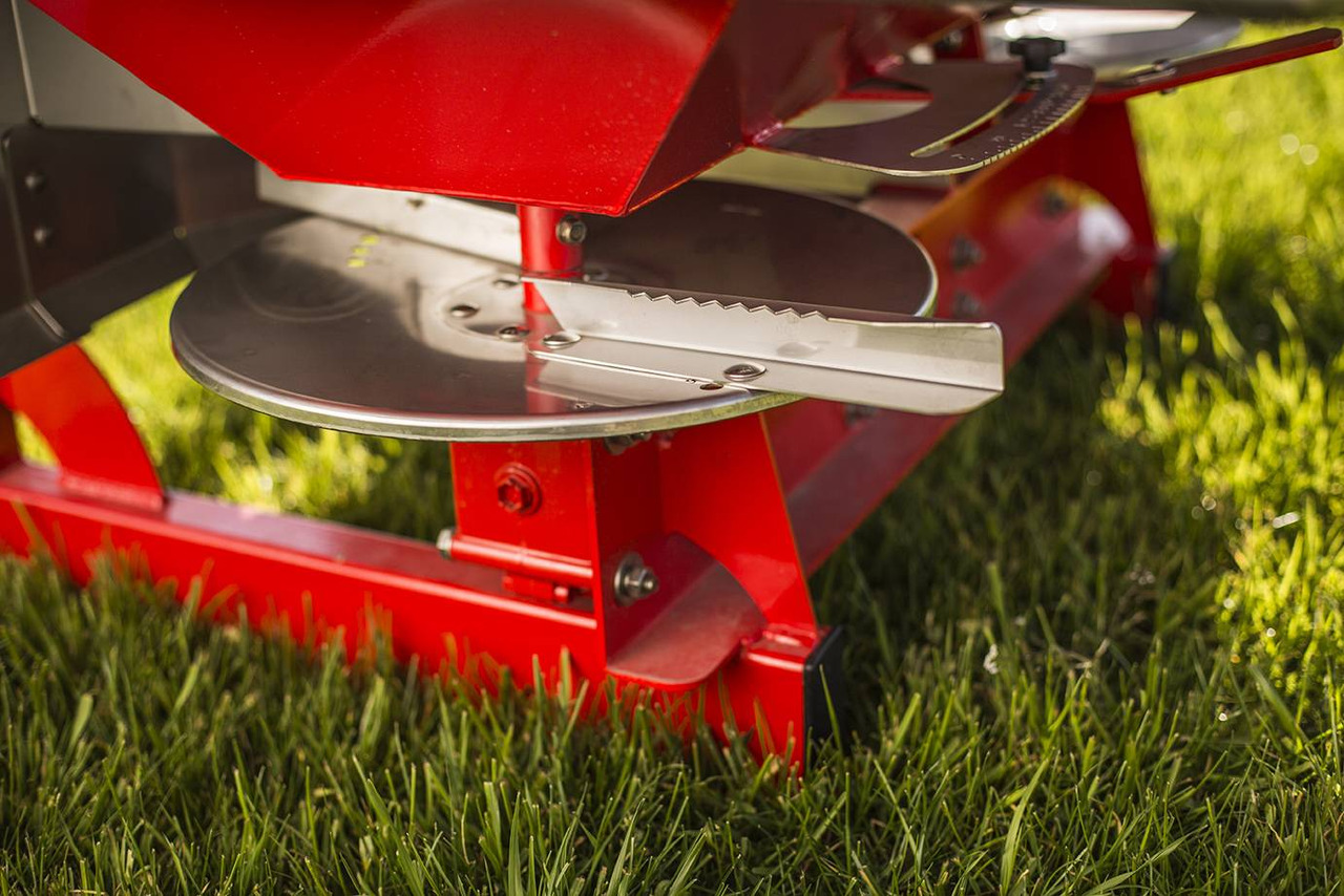 Rozsiewacz do nawozów JUNIOR II ( 600kg, 800kg, 1000kg, 1200kg, ) - آلة رش السماد: صورة 2 Rozsiewacz do nawozów JUNIOR II ( 600kg, 800kg, 1000kg, 1200kg, ) - آلة رش السماد: صورة 2