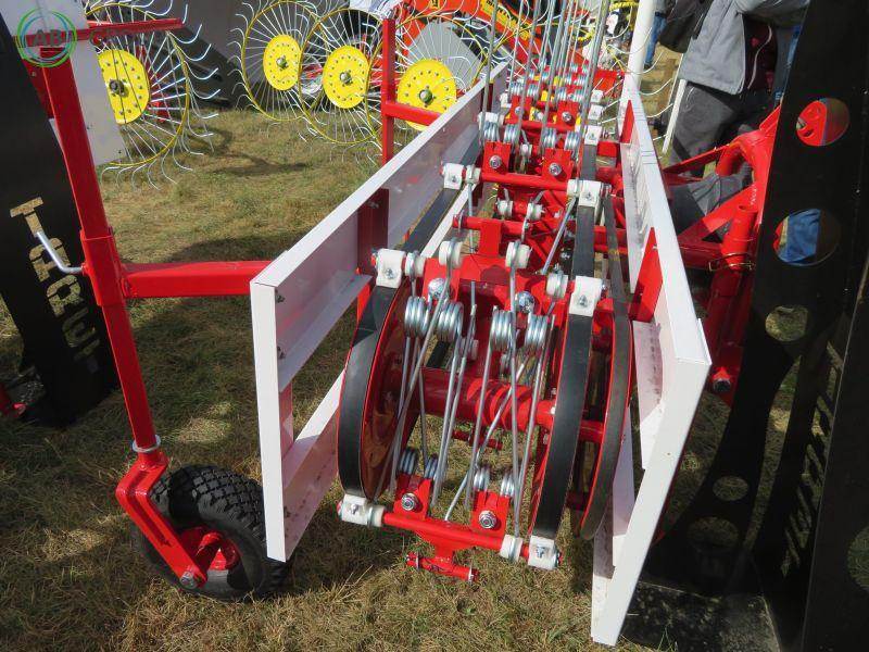 Schwader Z296 / Belt rake Z296 / Ленточные грабли Z296 - آلة تيبيس العشب/ آلة جمع العشب: صورة 1 Schwader Z296 / Belt rake Z296 / Ленточные грабли Z296 - آلة تيبيس العشب/ آلة جمع العشب: صورة 1