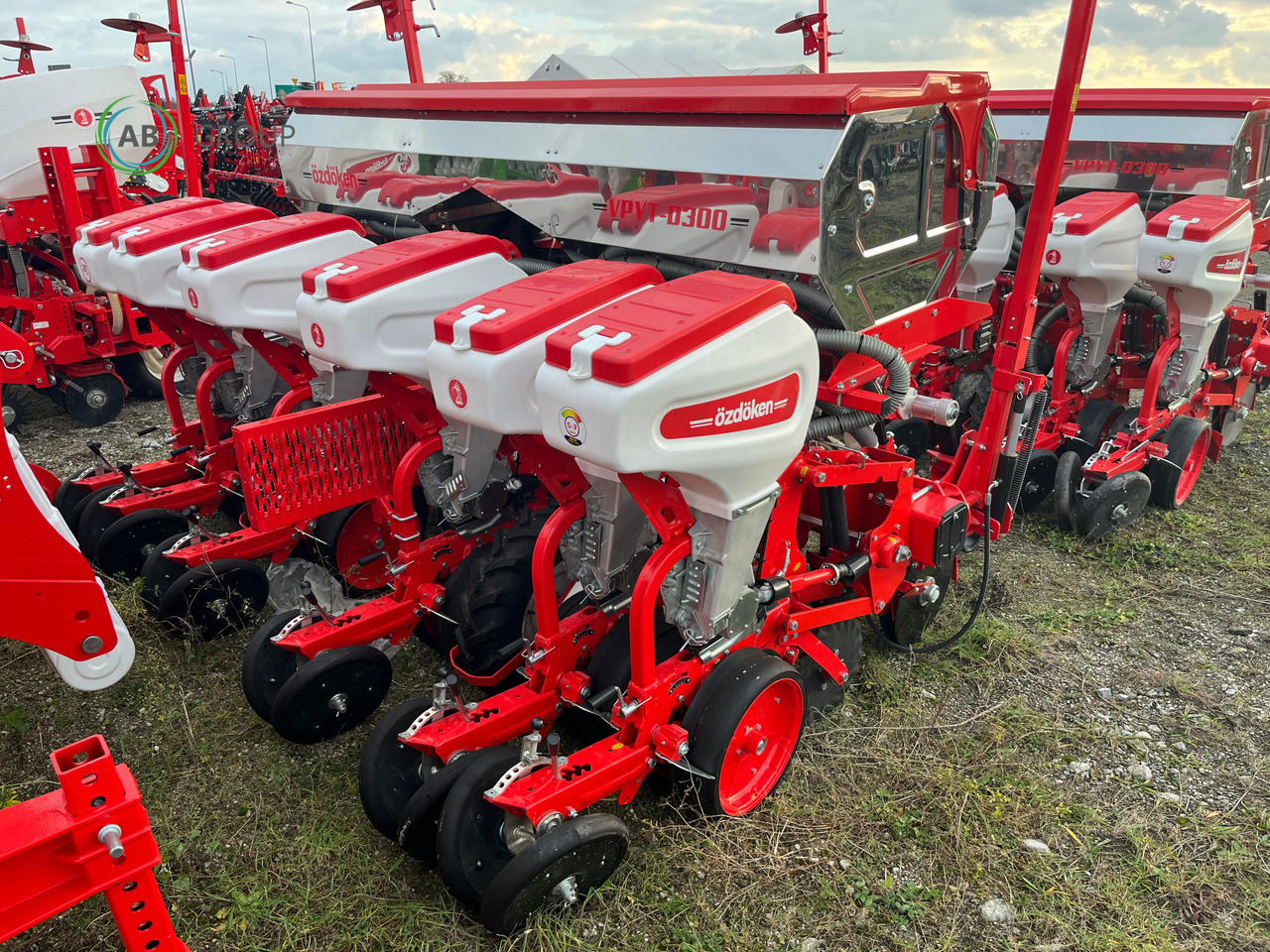 Siewnik do kukurydzy 6-rzędowy VPYT-D300 na ramie półteleskopowej z nawożeniem wgłębnym - آلة نثر البذور الدقيقة: صورة 4 Siewnik do kukurydzy 6-rzędowy VPYT-D300 na ramie półteleskopowej z nawożeniem wgłębnym - آلة نثر البذور الدقيقة: صورة 4