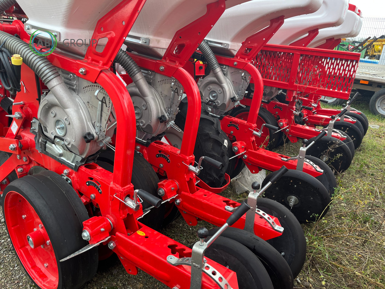 Siewnik do kukurydzy 6-rzędowy VPYT-D300 na ramie półteleskopowej z nawożeniem wgłębnym - آلة نثر البذور الدقيقة: صورة 5 Siewnik do kukurydzy 6-rzędowy VPYT-D300 na ramie półteleskopowej z nawożeniem wgłębnym - آلة نثر البذور الدقيقة: صورة 5