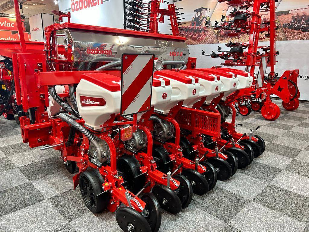Six-row pneumatic precision seeder with depth fertilization Ozdoken VPKT-DG6 - آلة نثر البذور الدقيقة: صورة 2 Six-row pneumatic precision seeder with depth fertilization Ozdoken VPKT-DG6 - آلة نثر البذور الدقيقة: صورة 2