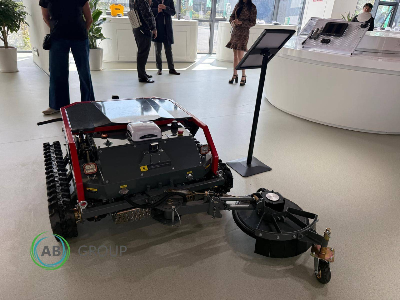 Taurus80E robotic lawn mower - جزازة أعشاب الحدائق: صورة 2 Taurus80E robotic lawn mower - جزازة أعشاب الحدائق: صورة 2