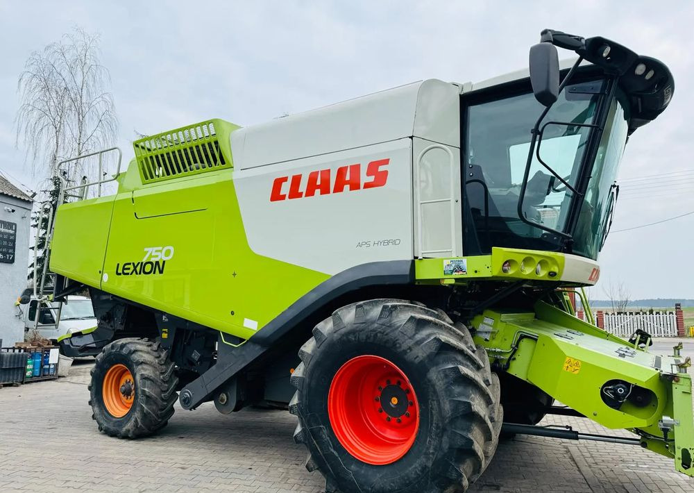 Claas LEXION 750 APS HYBRID - حصادة موحَّدة: صورة 3 Claas LEXION 750 APS HYBRID - حصادة موحَّدة: صورة 3
