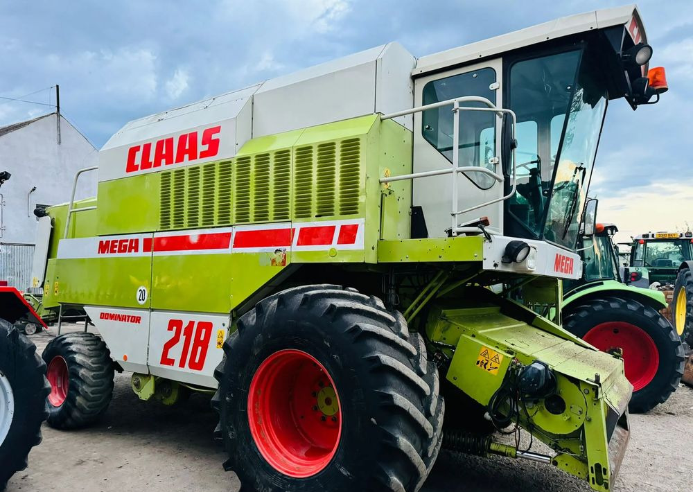 Claas MEGA 218 - حصادة موحَّدة: صورة 1 Claas MEGA 218 - حصادة موحَّدة: صورة 1