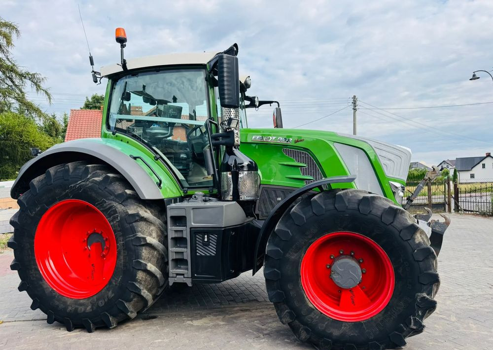 Fendt 828 Vario Profi Plus - جرار: صورة 2 Fendt 828 Vario Profi Plus - جرار: صورة 2
