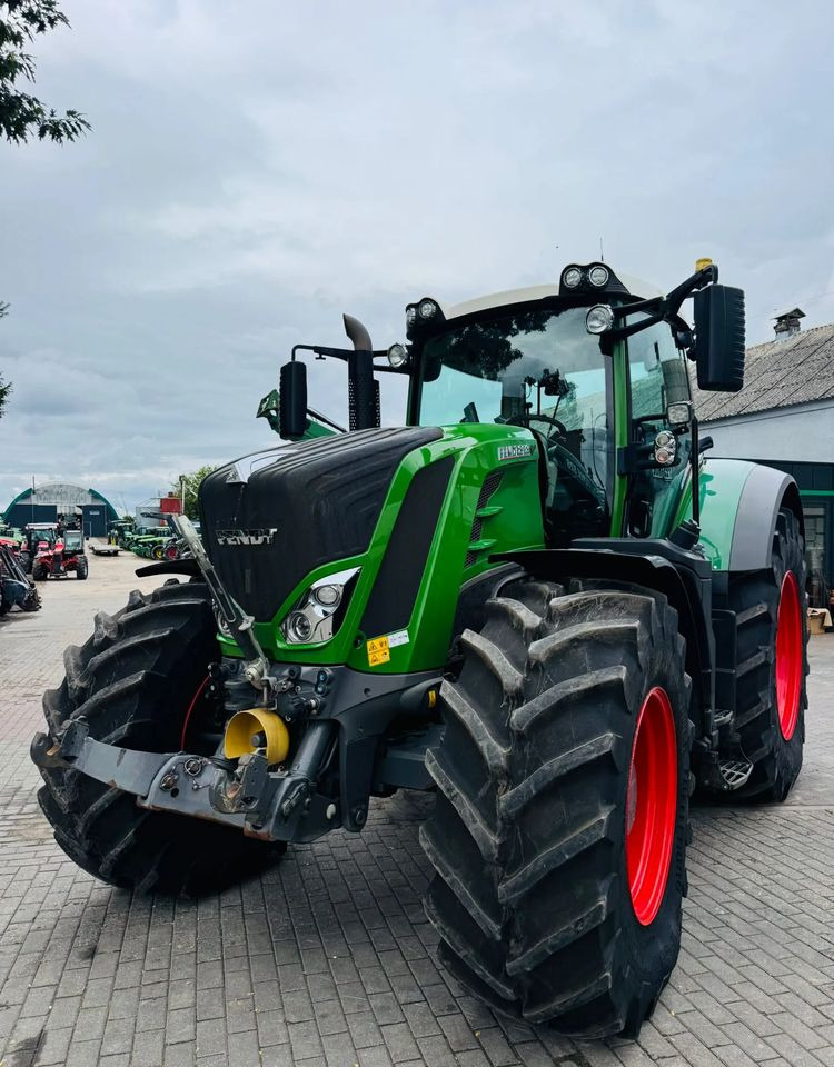 Fendt 828 Vario Profi Plus - جرار: صورة 1 Fendt 828 Vario Profi Plus - جرار: صورة 1