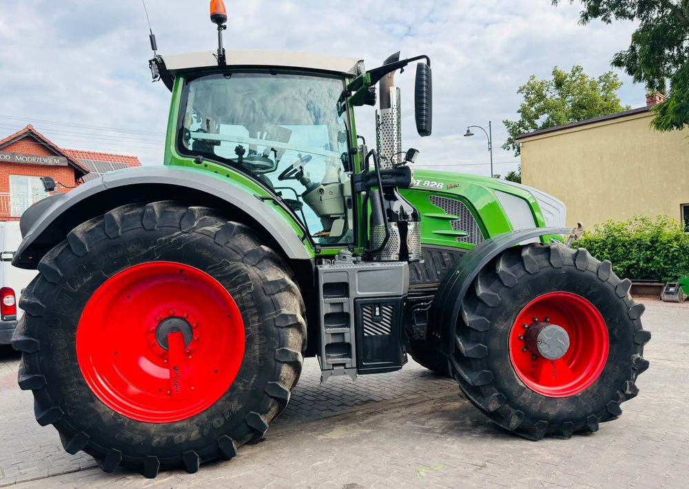 Fendt 828 Vario Profi Plus - جرار: صورة 4 Fendt 828 Vario Profi Plus - جرار: صورة 4