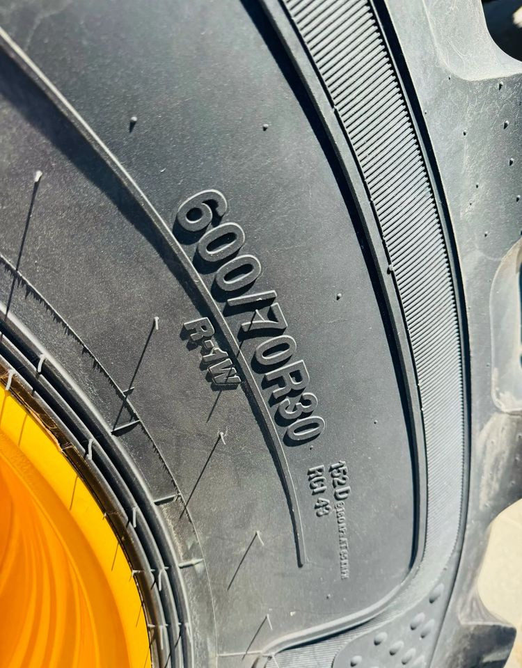 JCB Fastrac 4220 - جرار: صورة 5 JCB Fastrac 4220 - جرار: صورة 5