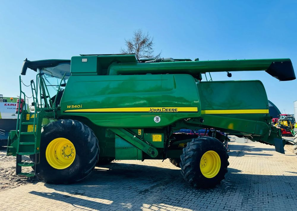 John Deere T670 - حصادة موحَّدة: صورة 1 John Deere T670 - حصادة موحَّدة: صورة 1