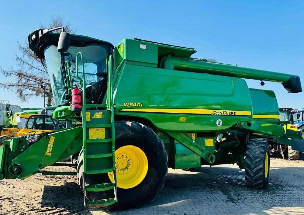 John Deere T670 - حصادة موحَّدة: صورة 4 John Deere T670 - حصادة موحَّدة: صورة 4