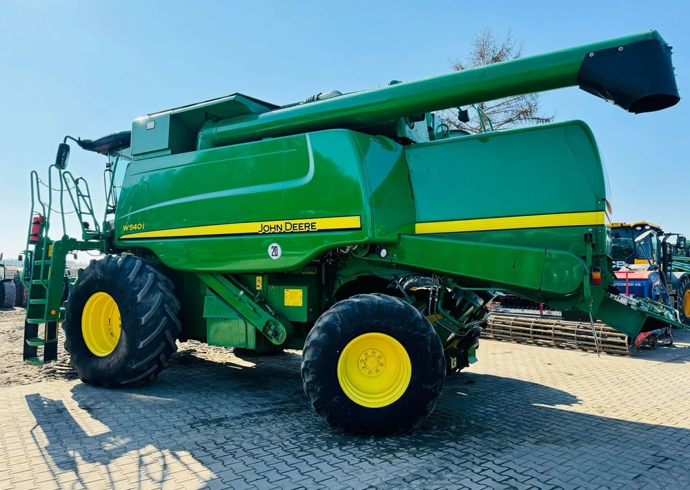 John Deere T670 - حصادة موحَّدة: صورة 3 John Deere T670 - حصادة موحَّدة: صورة 3