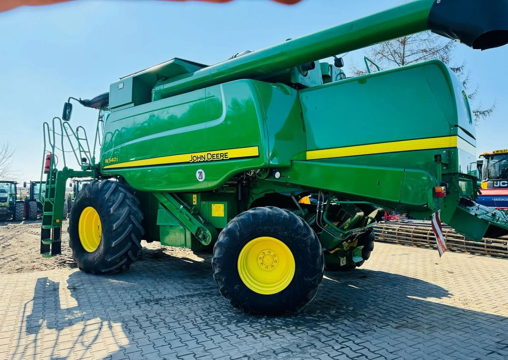 John Deere W540i - حصادة موحَّدة: صورة 3 John Deere W540i - حصادة موحَّدة: صورة 3