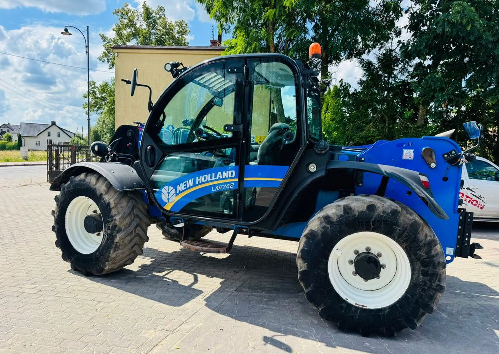 New Holland L7.42 - رافعة تلسكوبية: صورة 1 New Holland L7.42 - رافعة تلسكوبية: صورة 1