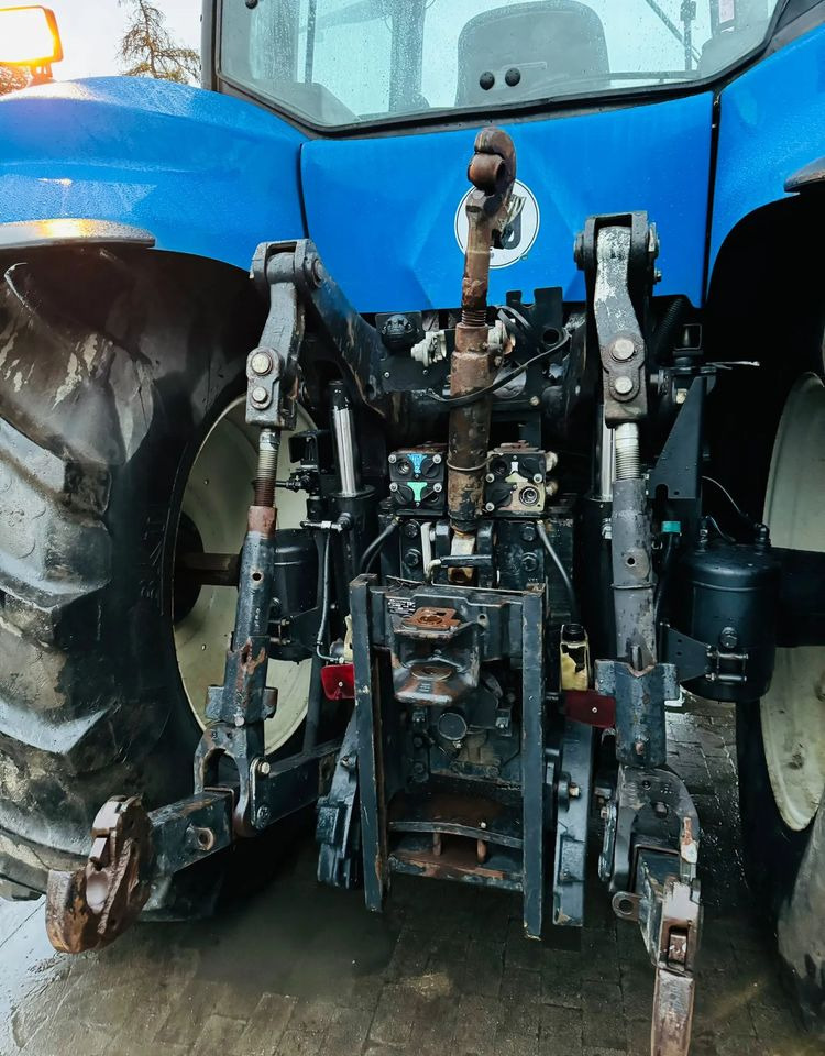 New Holland T8020 - جرار: صورة 4 New Holland T8020 - جرار: صورة 4