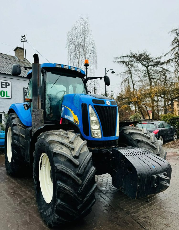 New Holland T8020 - جرار: صورة 2 New Holland T8020 - جرار: صورة 2