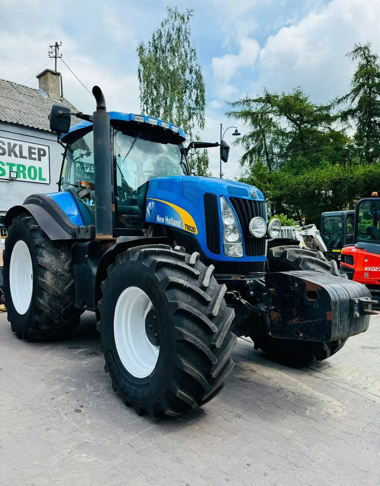 New Holland T8020 - جرار: صورة 4 New Holland T8020 - جرار: صورة 4