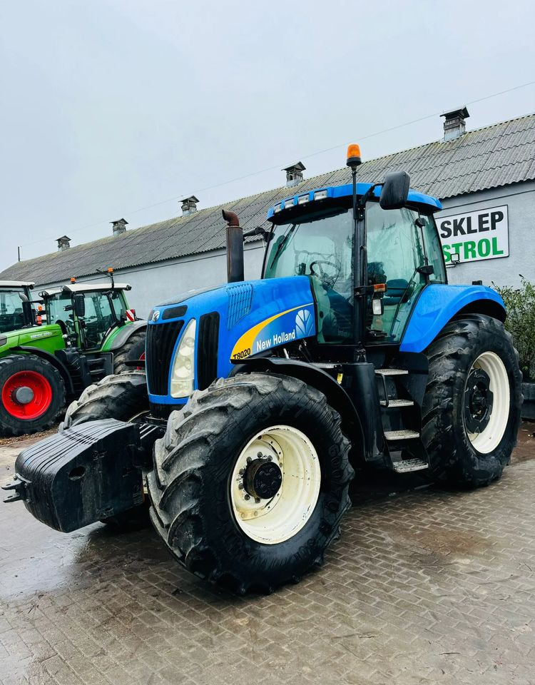 New Holland T8020 - جرار: صورة 1 New Holland T8020 - جرار: صورة 1