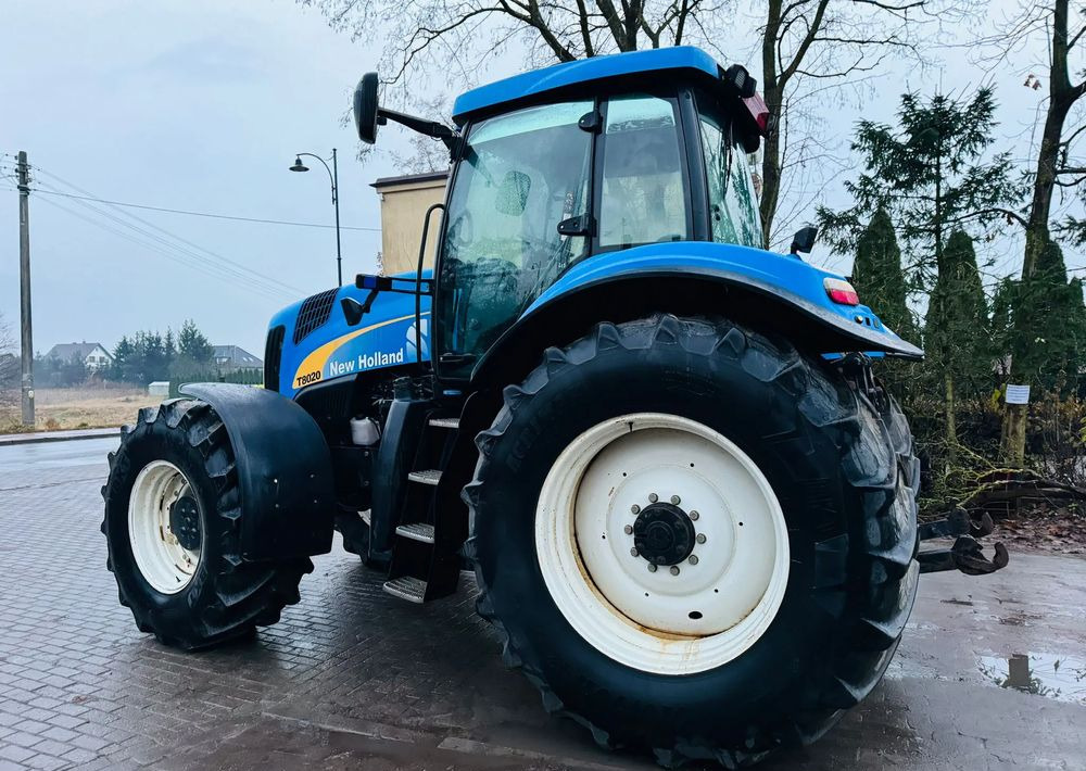New Holland T8020 - جرار: صورة 3 New Holland T8020 - جرار: صورة 3