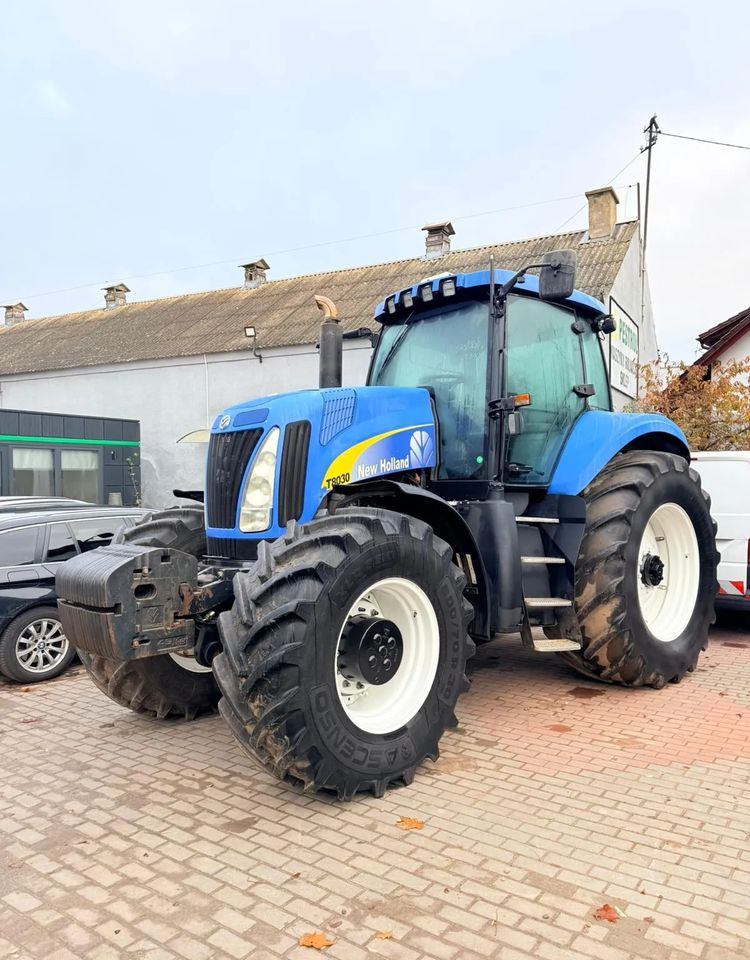 New Holland T8030 - جرار: صورة 1 New Holland T8030 - جرار: صورة 1