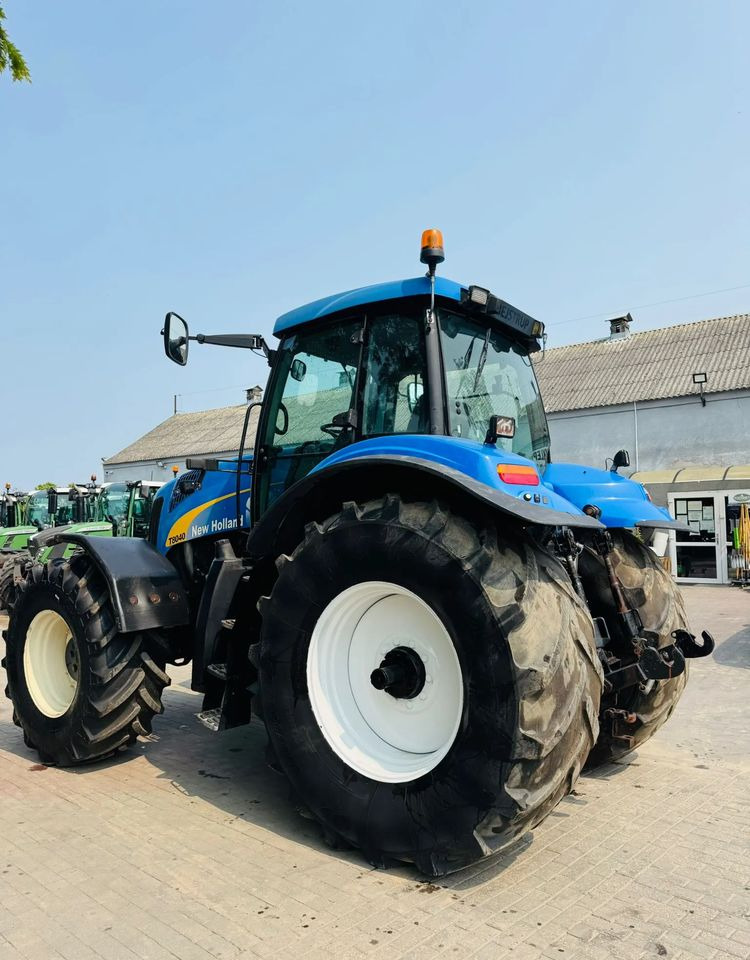 New Holland T8040 - جرار: صورة 5 New Holland T8040 - جرار: صورة 5