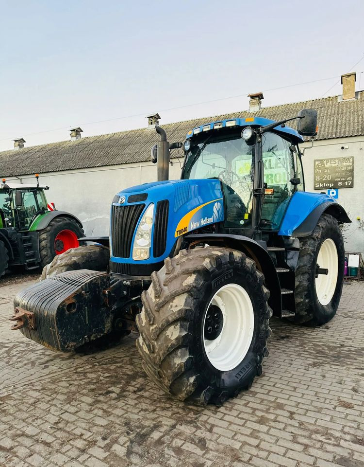 New Holland T8040 - جرار: صورة 2 New Holland T8040 - جرار: صورة 2