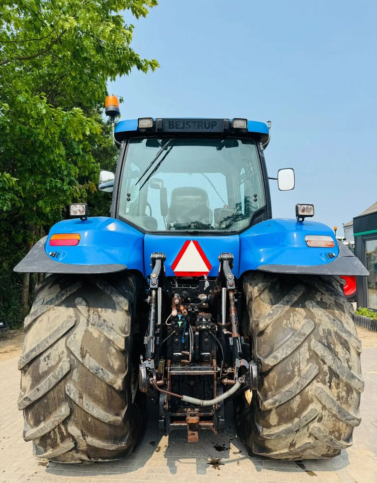 New Holland T8040 - جرار: صورة 4 New Holland T8040 - جرار: صورة 4