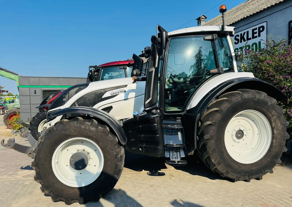 Valtra T174 UNLIMITED Versu - جرار: صورة 4 Valtra T174 UNLIMITED Versu - جرار: صورة 4