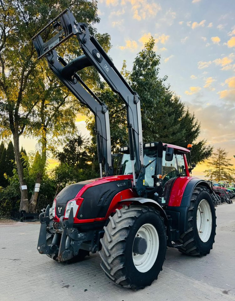 Valtra T213 Versu - جرار: صورة 1 Valtra T213 Versu - جرار: صورة 1