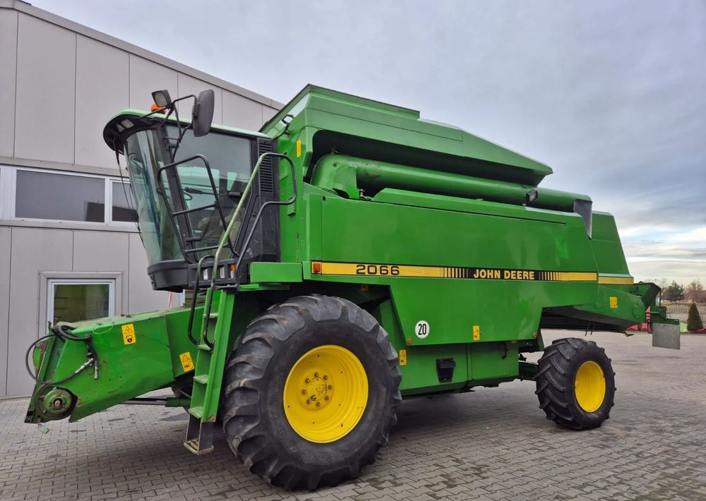 John Deere 2066 - حصادة موحَّدة: صورة 4 John Deere 2066 - حصادة موحَّدة: صورة 4