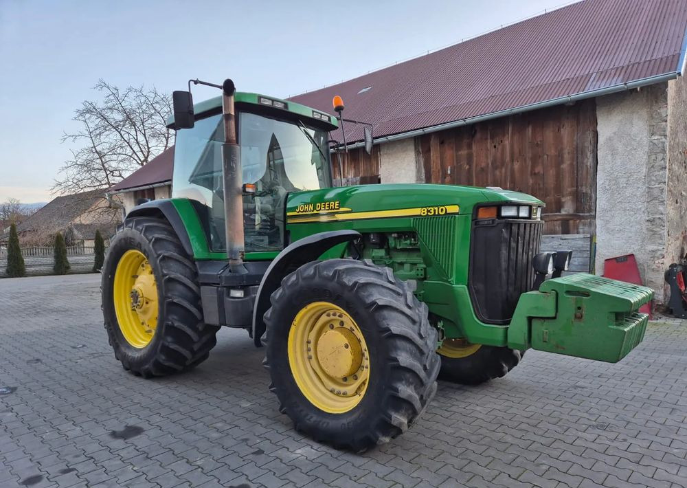 John Deere 8310 - جرار: صورة 2 John Deere 8310 - جرار: صورة 2