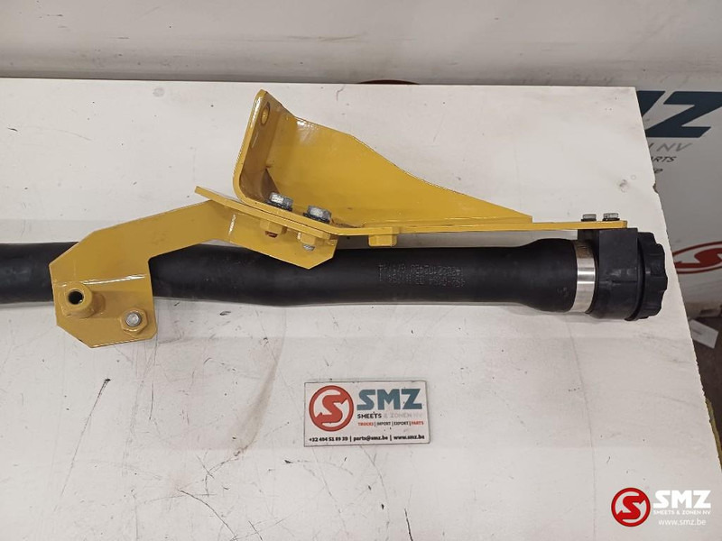 Caterpillar Hose + cap engine oil filler + plates Caterpillar - المحرك و قطع الغيار - معدات المناولة: صورة 2 Caterpillar Hose + cap engine oil filler + plates Caterpillar - المحرك و قطع الغيار - معدات المناولة: صورة 2