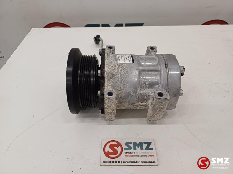 Caterpillar Refrigerant compressor Caterpillar - المحرك و قطع الغيار - معدات المناولة: صورة 1 Caterpillar Refrigerant compressor Caterpillar - المحرك و قطع الغيار - معدات المناولة: صورة 1