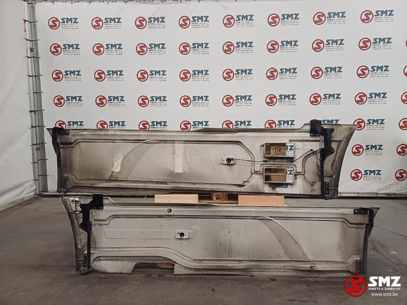DAF Occ set side skirts L/R DAF - إطار/ شاسيه - شاحنة: صورة 2 DAF Occ set side skirts L/R DAF - إطار/ شاسيه - شاحنة: صورة 2