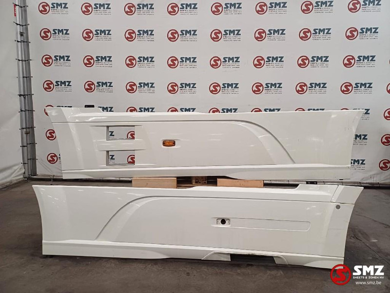 DAF Occ set side skirts L/R DAF - إطار/ شاسيه - شاحنة: صورة 1 DAF Occ set side skirts L/R DAF - إطار/ شاسيه - شاحنة: صورة 1