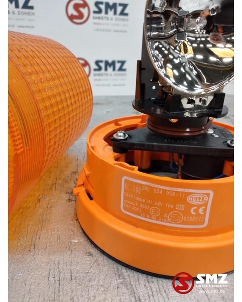 Diversen Occ zwaailamp Hella KL700 24V 70W - أضواء/ إضاءة - شاحنة: صورة 2 Diversen Occ zwaailamp Hella KL700 24V 70W - أضواء/ إضاءة - شاحنة: صورة 2