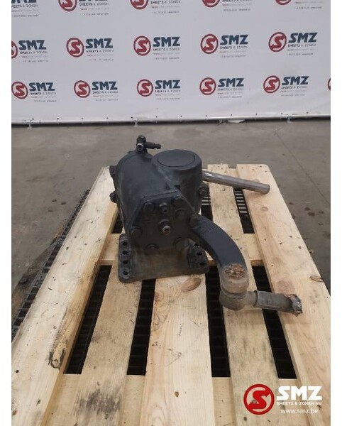 Iveco Occ Stuurhuis Iveco Stralis - دودة دركسون - شاحنة: صورة 2 Iveco Occ Stuurhuis Iveco Stralis - دودة دركسون - شاحنة: صورة 2