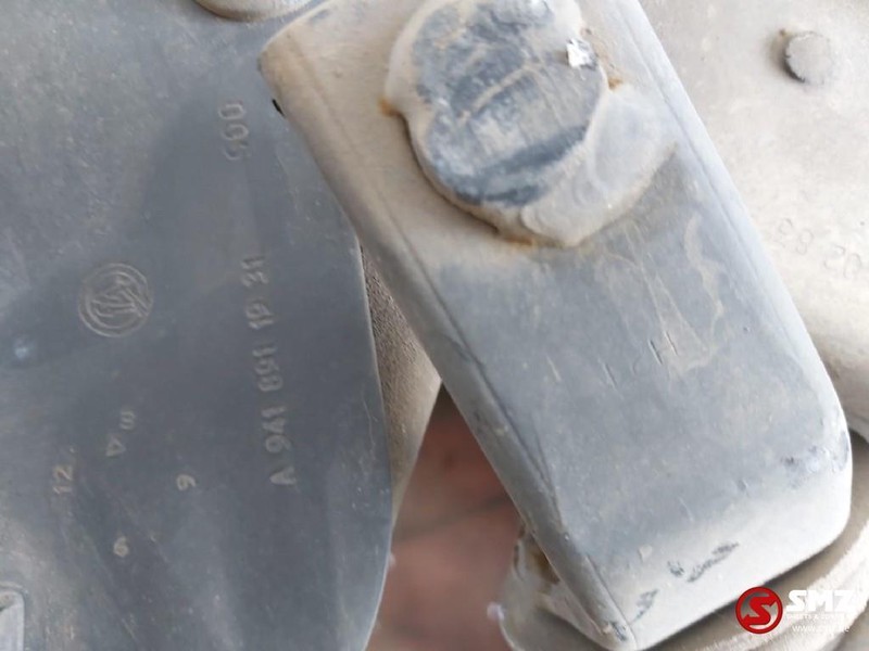 Mercedes-Benz Occ dwarsligger,schokdempers cabinevering achter - تعليق الكابينة - شاحنة: صورة 2 Mercedes-Benz Occ dwarsligger,schokdempers cabinevering achter - تعليق الكابينة - شاحنة: صورة 2