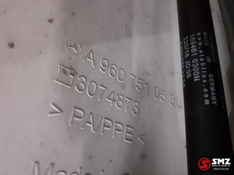 Mercedes-Benz Occ motorkap + windgeleiders Mercedes - غطاء محرك المركبة - شاحنة: صورة 4 Mercedes-Benz Occ motorkap + windgeleiders Mercedes - غطاء محرك المركبة - شاحنة: صورة 4