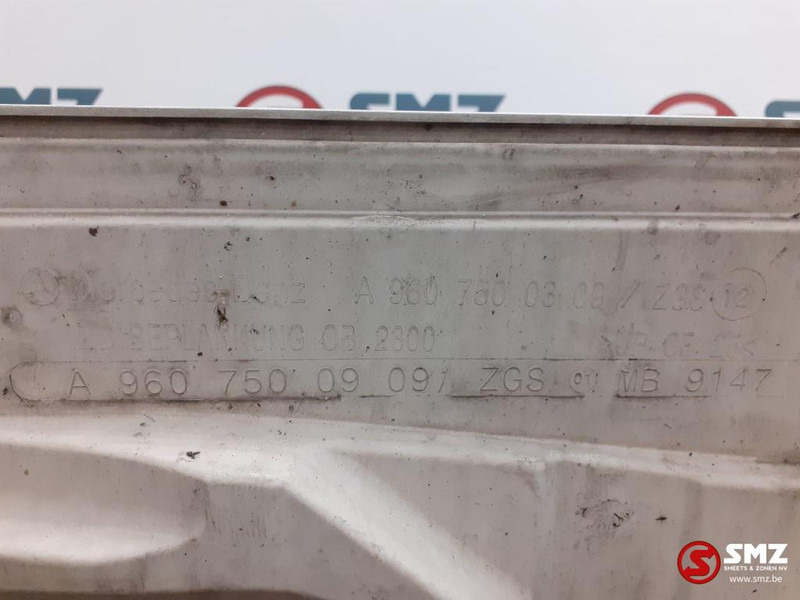 Mercedes-Benz Occ motorkap + windgeleiders Mercedes - غطاء محرك المركبة - شاحنة: صورة 3 Mercedes-Benz Occ motorkap + windgeleiders Mercedes - غطاء محرك المركبة - شاحنة: صورة 3