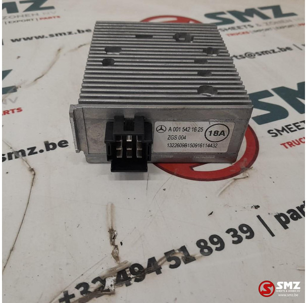 Mercedes-Benz Occ omvormer 24-12V 18A Mercedes - النظام الكهربائي - شاحنة: صورة 1 Mercedes-Benz Occ omvormer 24-12V 18A Mercedes - النظام الكهربائي - شاحنة: صورة 1